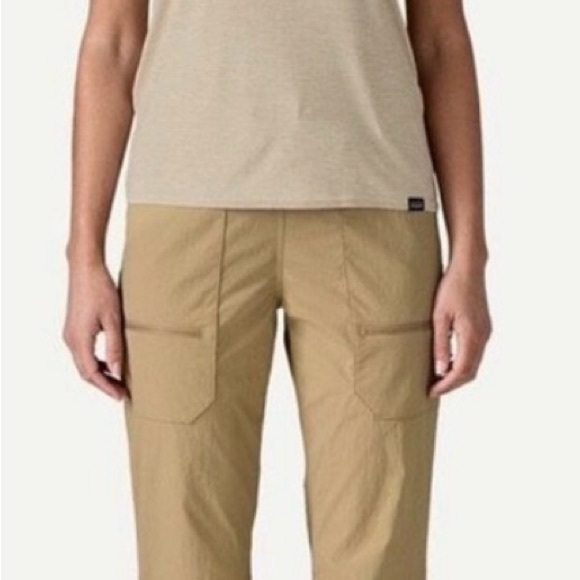 NWOT - Patagonia Capilene Cool Daily Odor Control Pumice Dyno White
Size L - Picture 5 of 6